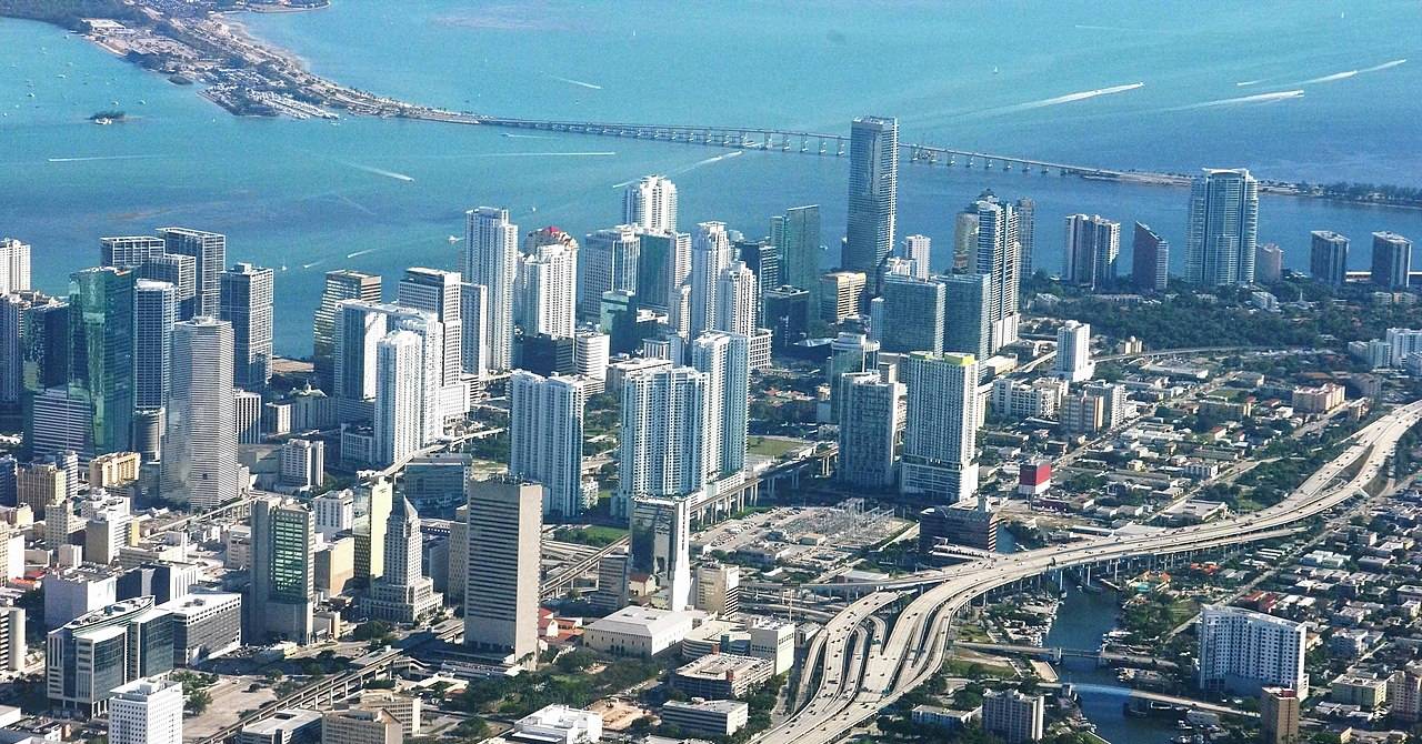  Symbolbild von Ron Reiring, Miami from above, Zuschnitt KUBAKUNDE, CC BY 2.0 Bilder sind in der Regel urheberrechtlich geschützt